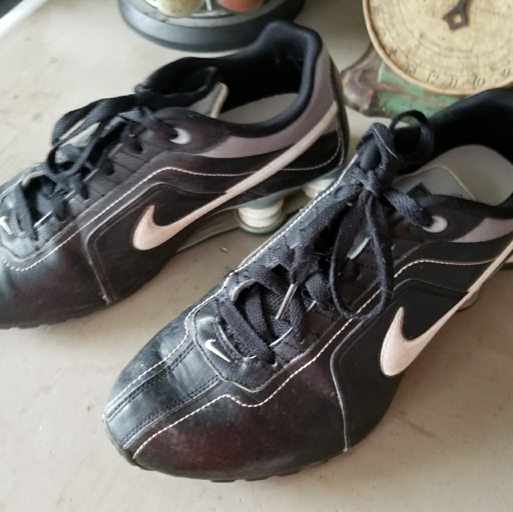 Men's NIKE shocks size 8.5